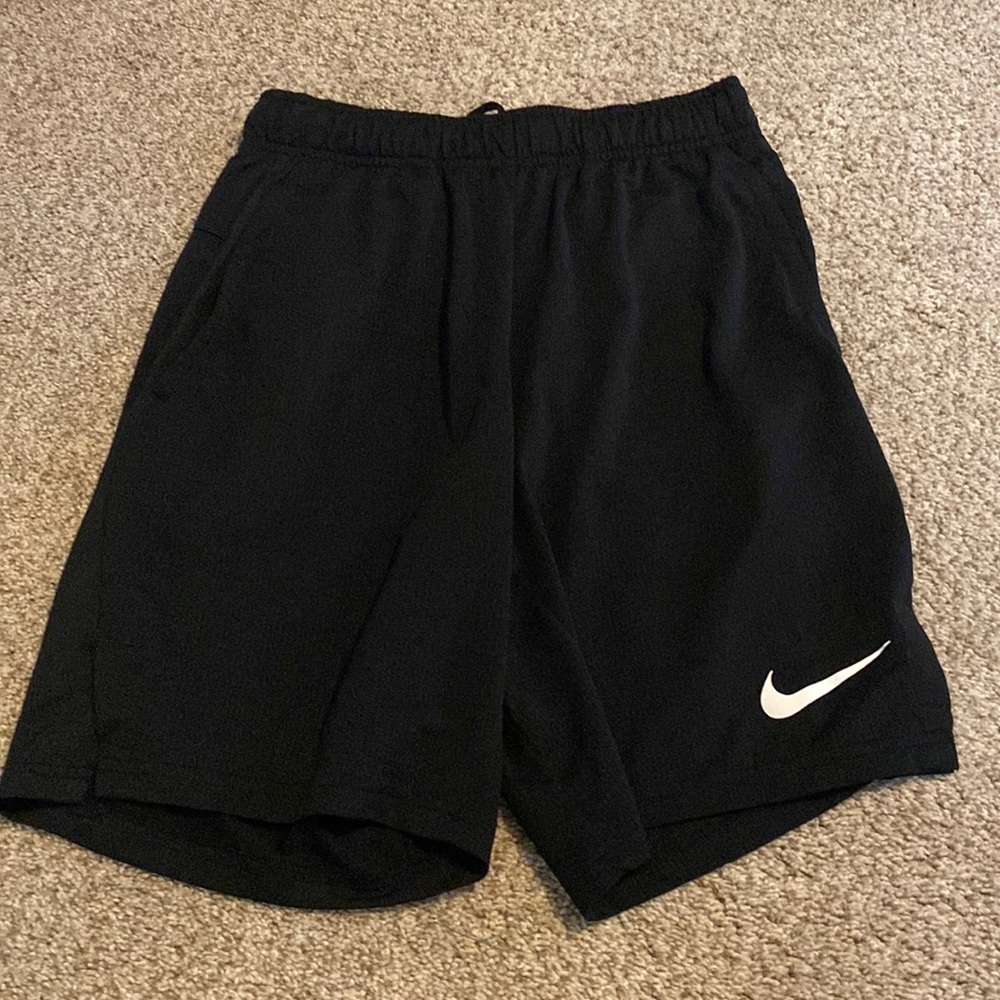 basketball NIKE short, barley worn, dri-fit, size small.